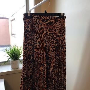 Midi pleated leopard skirt